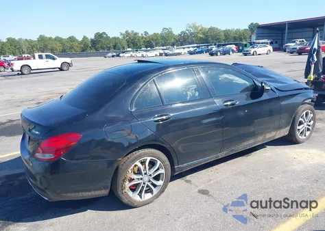 2016 Mercedes-Benz C 300 4Matic z USA, uszkodzony, nr VIN WDDWF4KB0GR132380